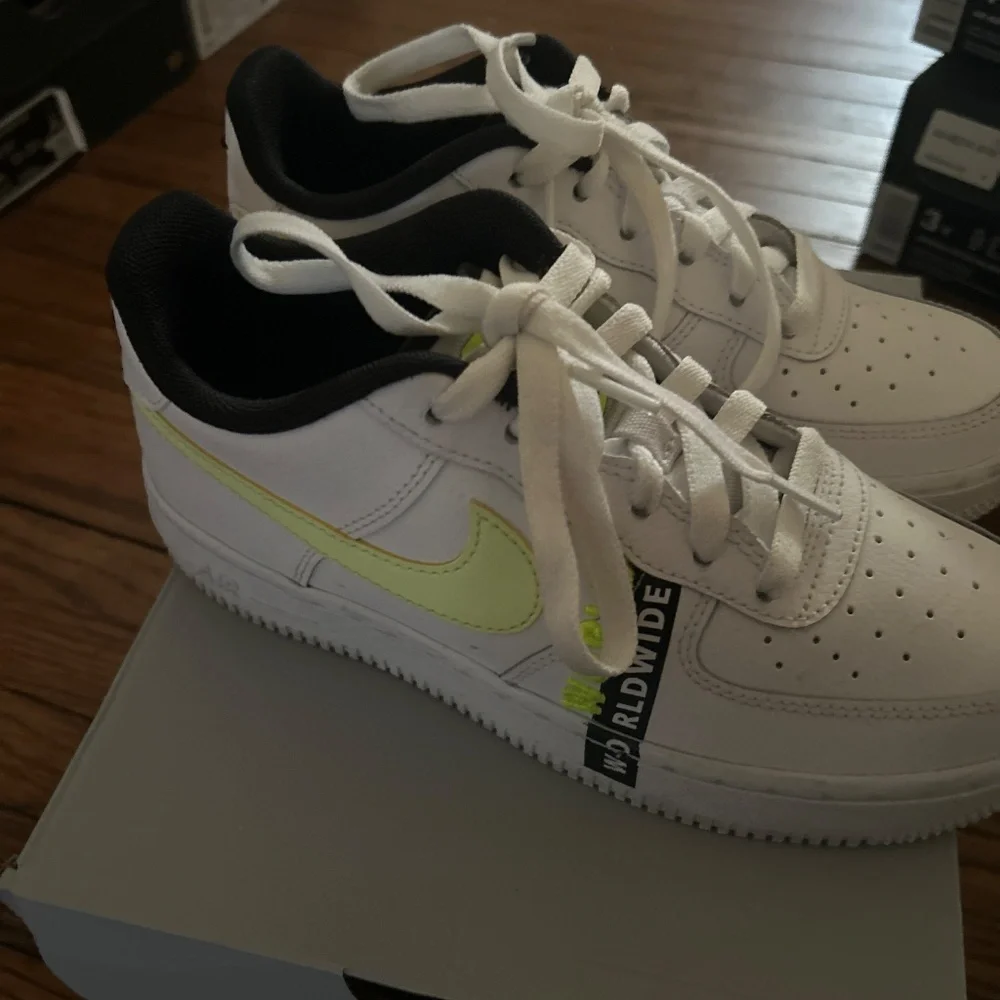 Nike Air Force 1 Low GS - Picture 2 of 7